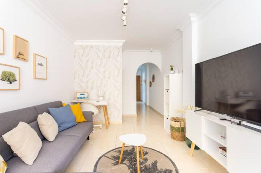 Apartamento Amplio Y Cómodo En Callao Salvaje.